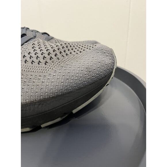 Men’s Size 11.5 - Brooks Revel 4 Grey Black /Pearl Sneaker/ Running Shoe main image 2